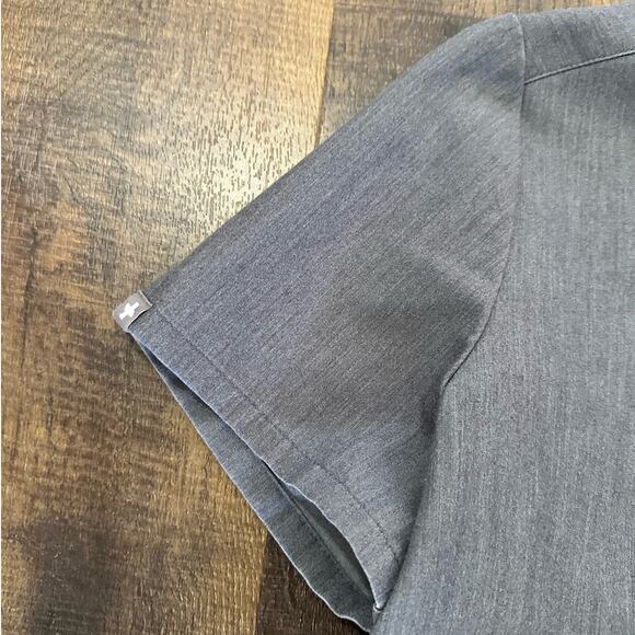 Figs Graphite One Pocket Scrub Top Size Small - Picture 4 of 6